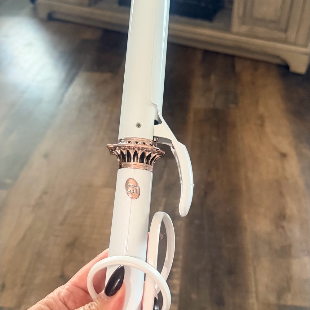 T3 White Curling Iron with Rose Gold Accents